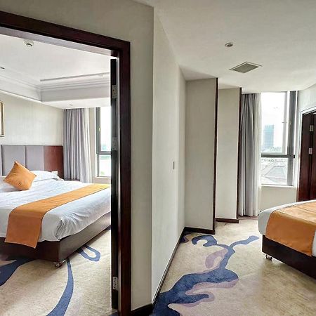 Huzhou Wealth Hotel Bagian luar foto