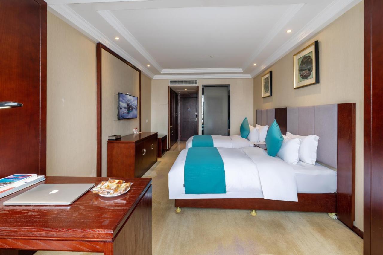 Huzhou Wealth Hotel Bagian luar foto
