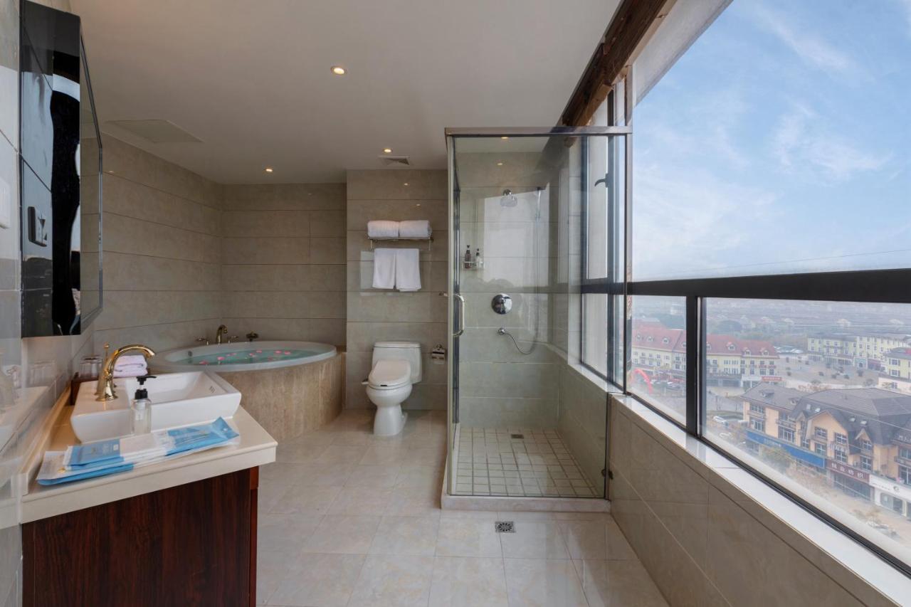 Huzhou Wealth Hotel Bagian luar foto