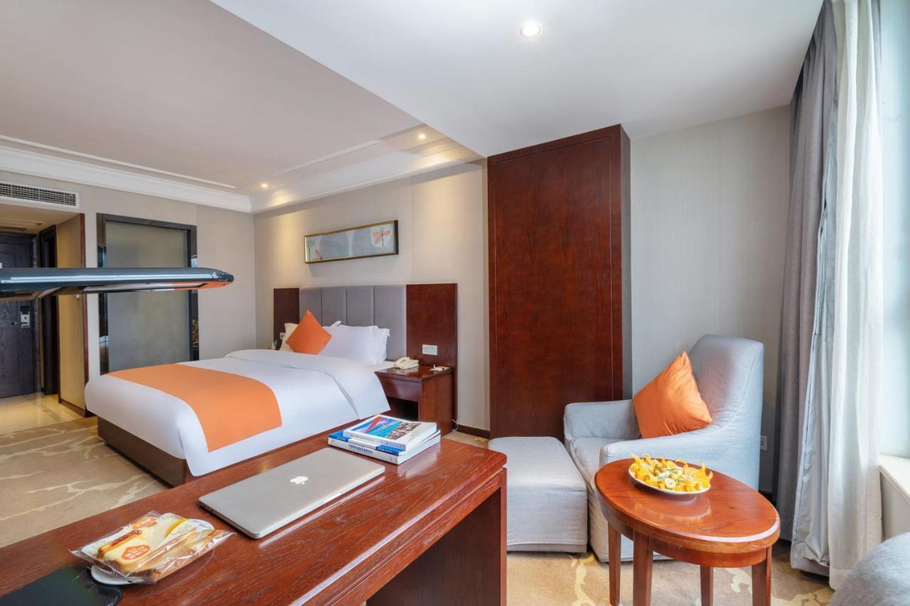 Huzhou Wealth Hotel Bagian luar foto