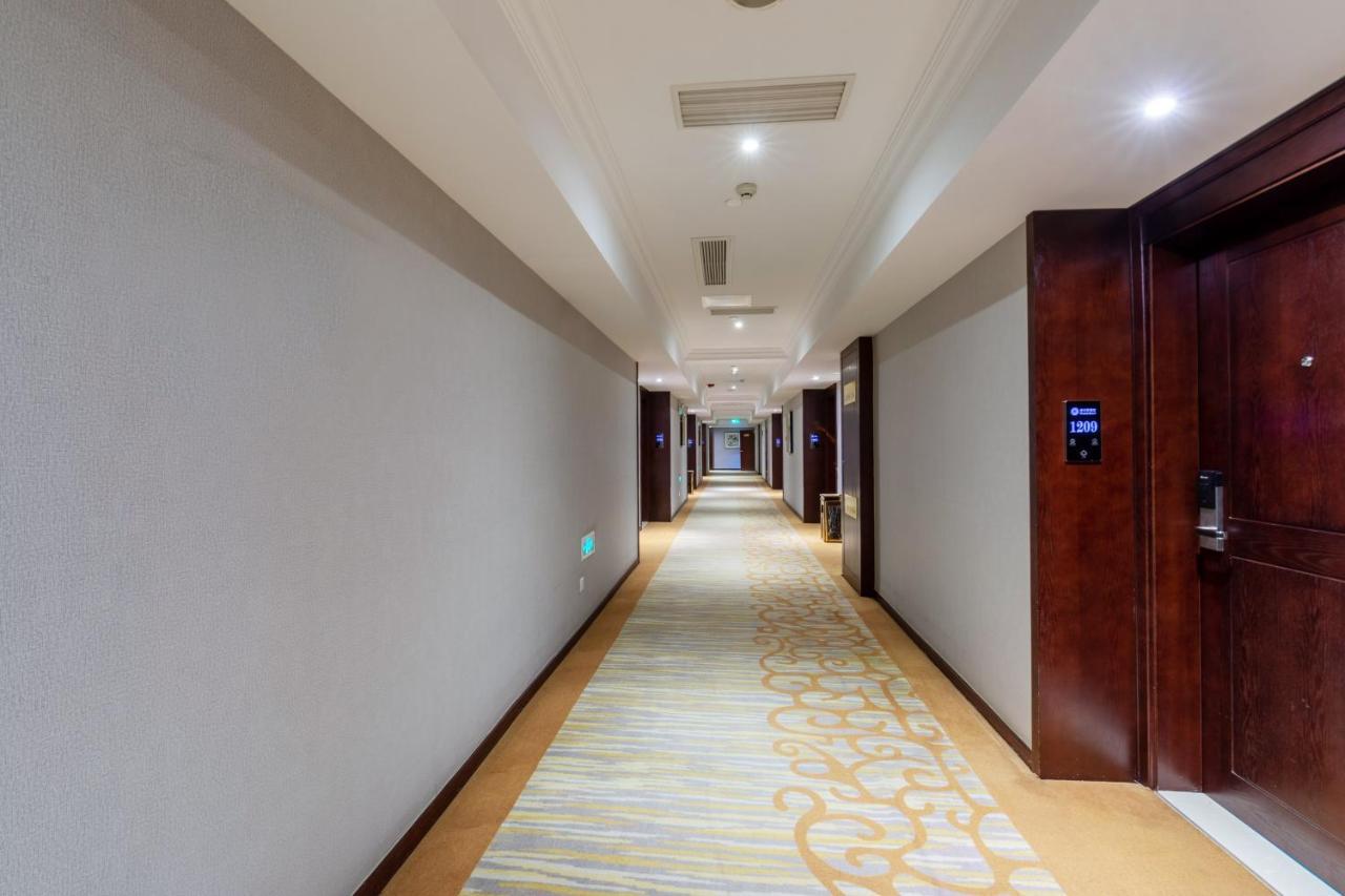 Huzhou Wealth Hotel Bagian luar foto