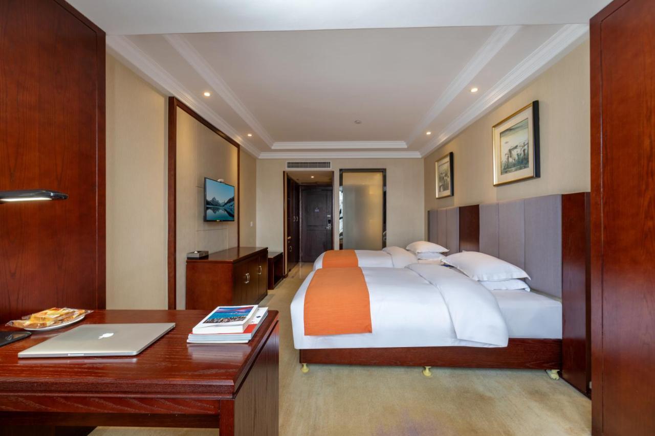 Huzhou Wealth Hotel Bagian luar foto