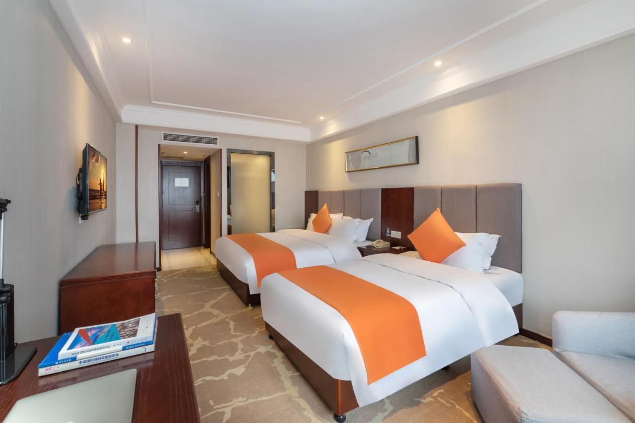 Huzhou Wealth Hotel Bagian luar foto