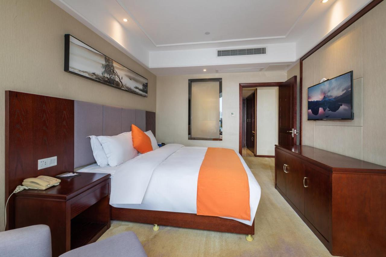 Huzhou Wealth Hotel Bagian luar foto
