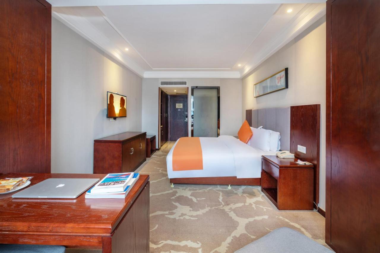 Huzhou Wealth Hotel Bagian luar foto