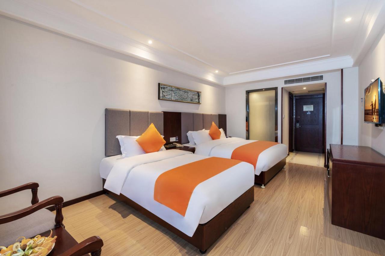 Huzhou Wealth Hotel Bagian luar foto