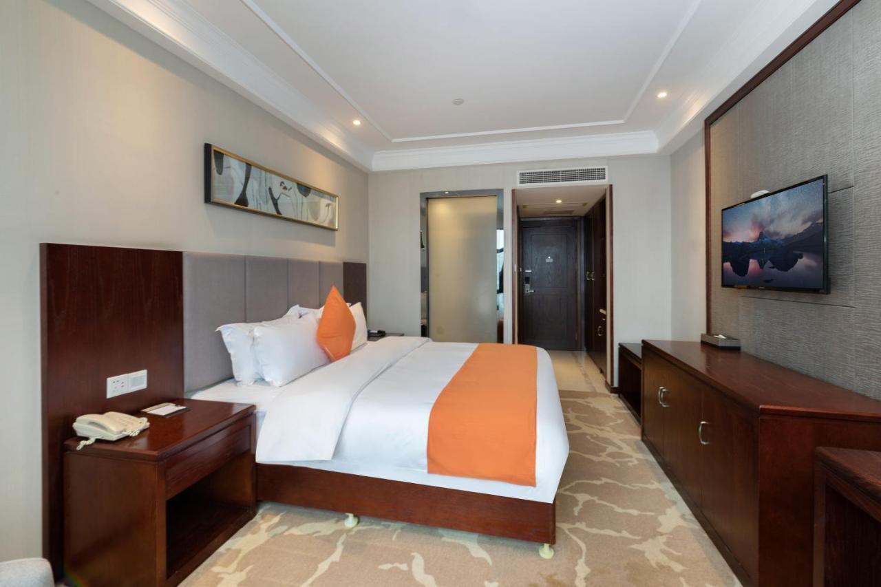 Huzhou Wealth Hotel Bagian luar foto