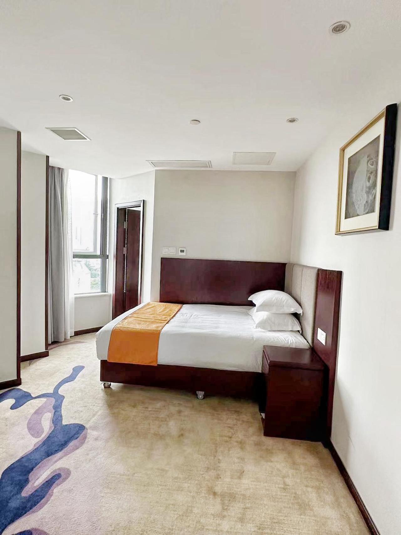 Huzhou Wealth Hotel Bagian luar foto